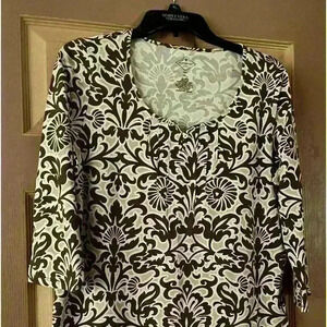 Women Saint John’s Bay size petite large top​​​​​​​